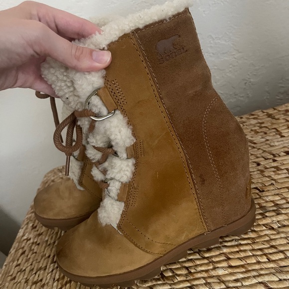 Sorel Joan Of Arctic Leather Wedge Boot in Camel Brown woman’s size 7.5 - Picture 3 of 11